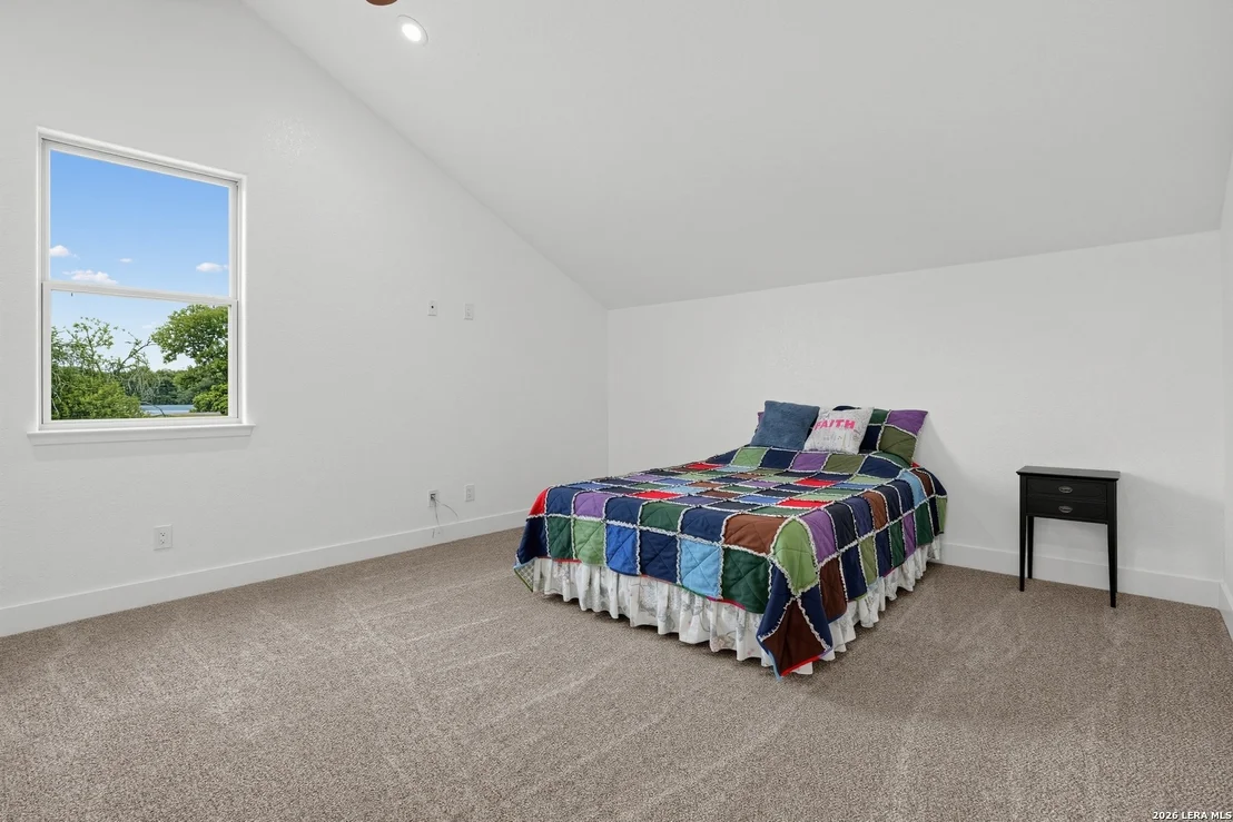 Photo of 105 OAK VIEW DR