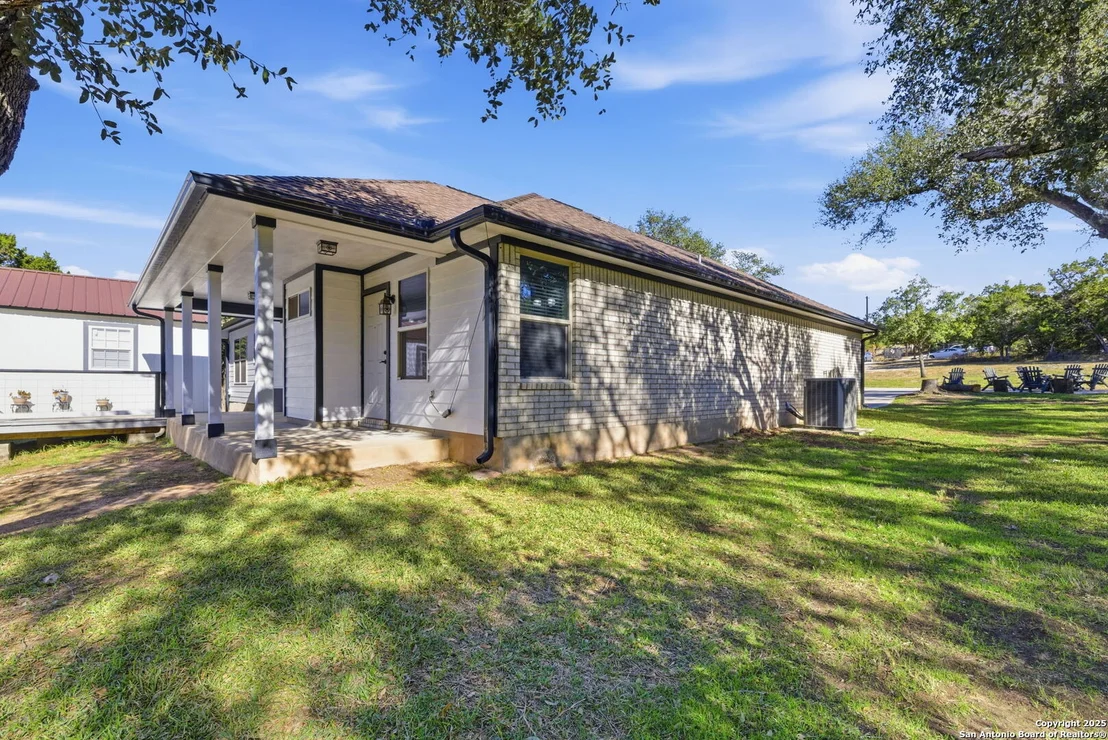 Photo of 2183 Hiline