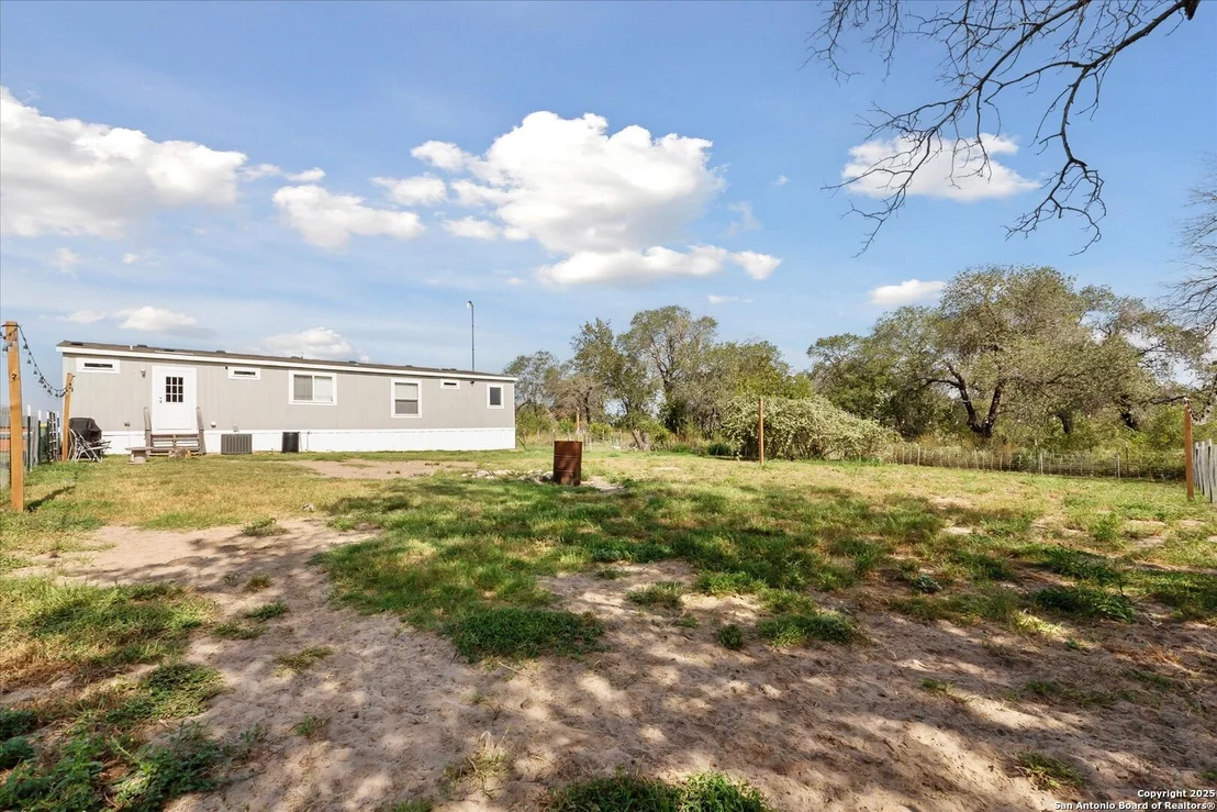Photo of 385 Forest Oaks