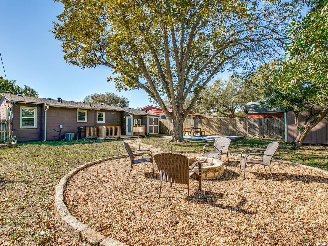 Photo of 411 Devonshire Dr
