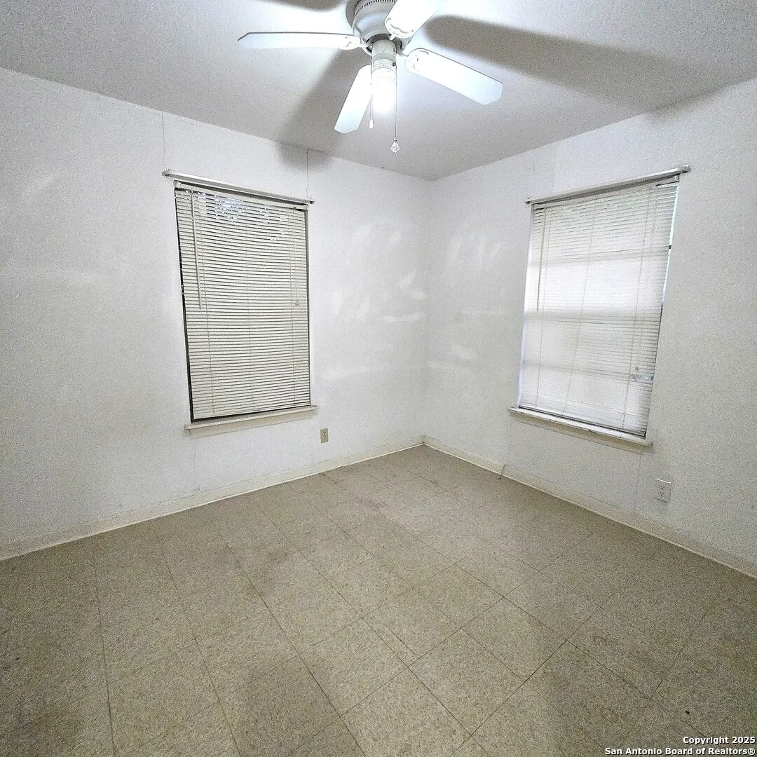 Photo of 4722 Lark
