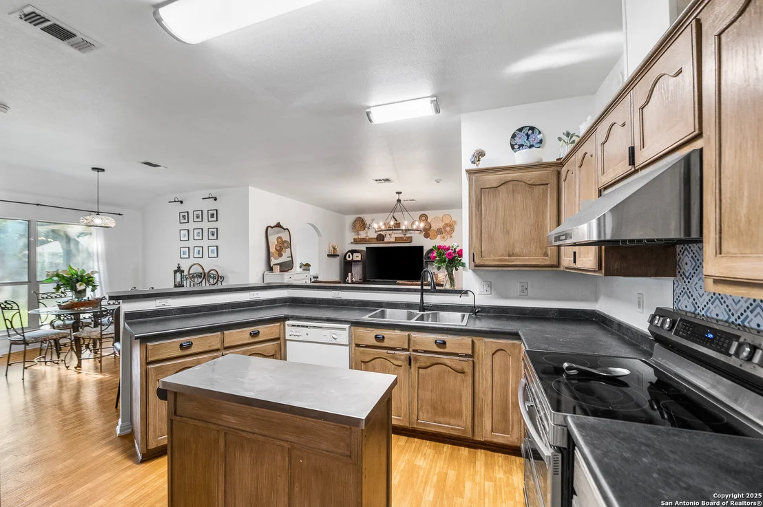Photo of 2240 Stonehaven