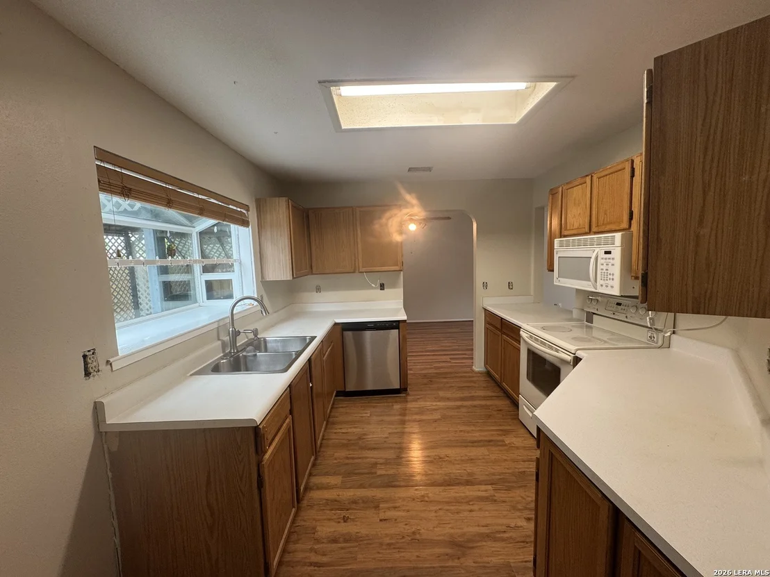 Photo of 7702 Chatsworth