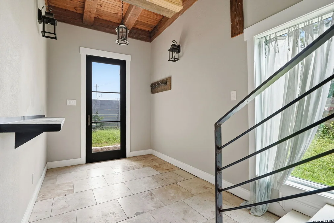 Photo of 606 E AUSTIN ST