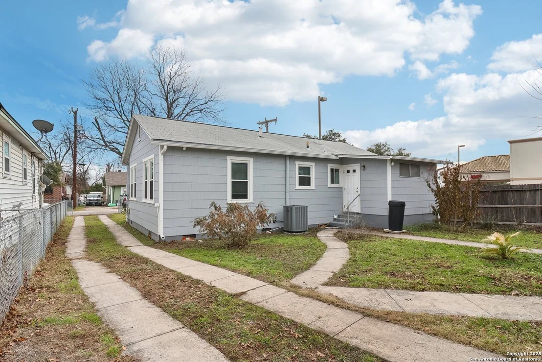 Photo of 2319 RAMONA