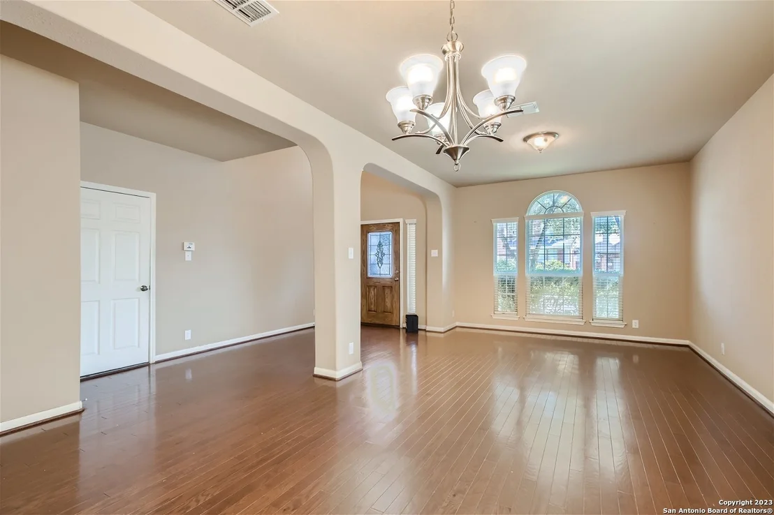 Photo of 1302 Magellan