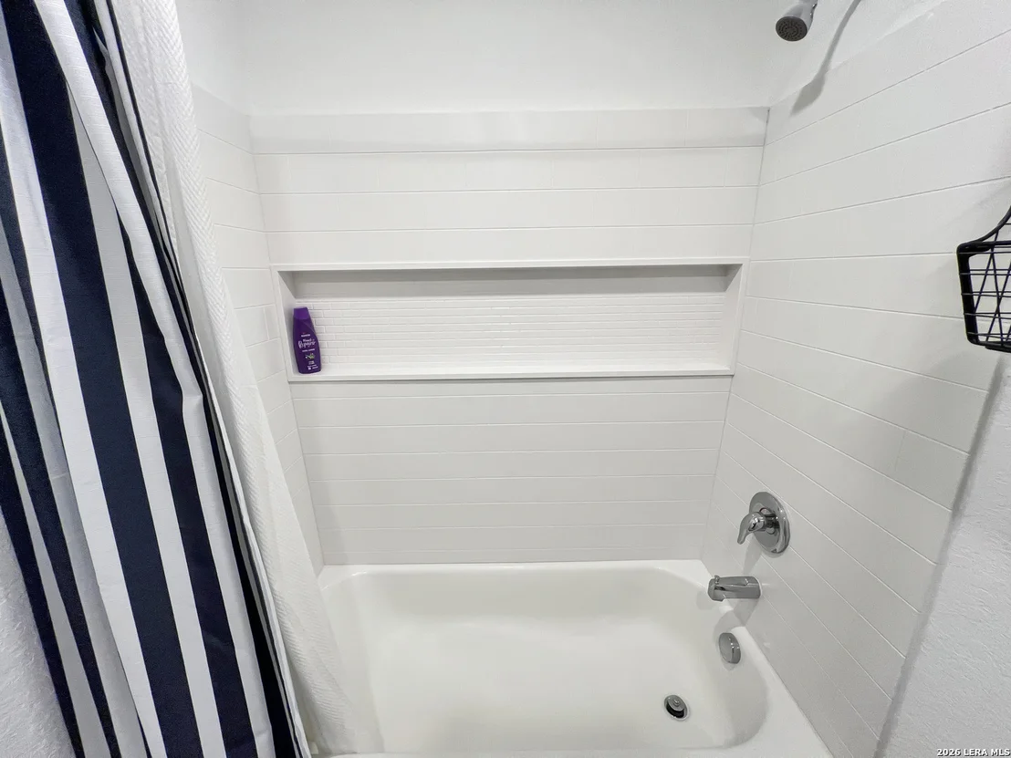 Photo of 1072 Shutter Way