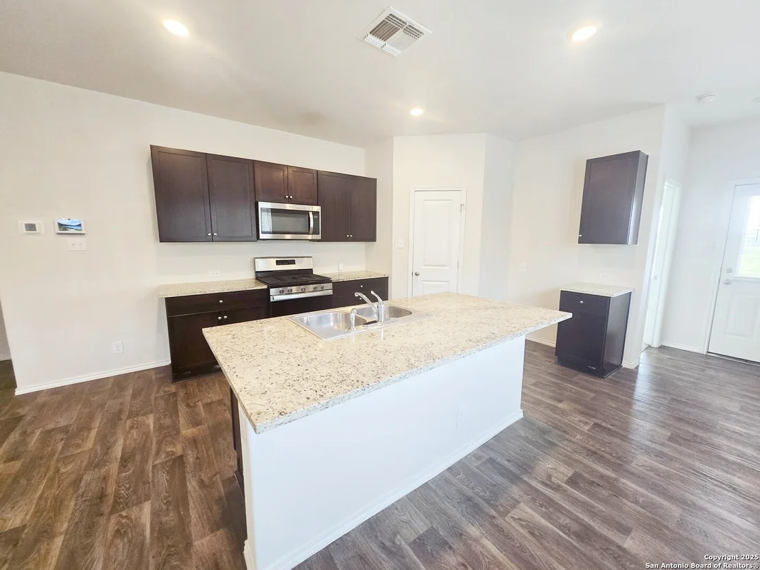 Photo of 437 Middle Green