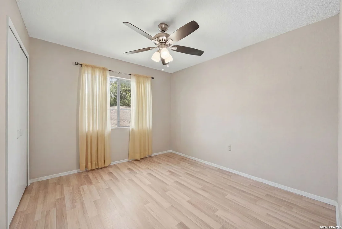 Photo of 302 HORNBEAN LN