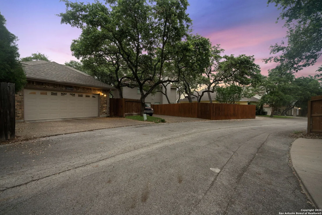 Photo of 15731 DEER CREST