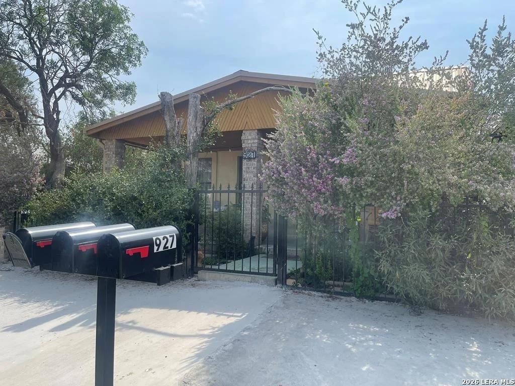 Photo of 927 Colorado