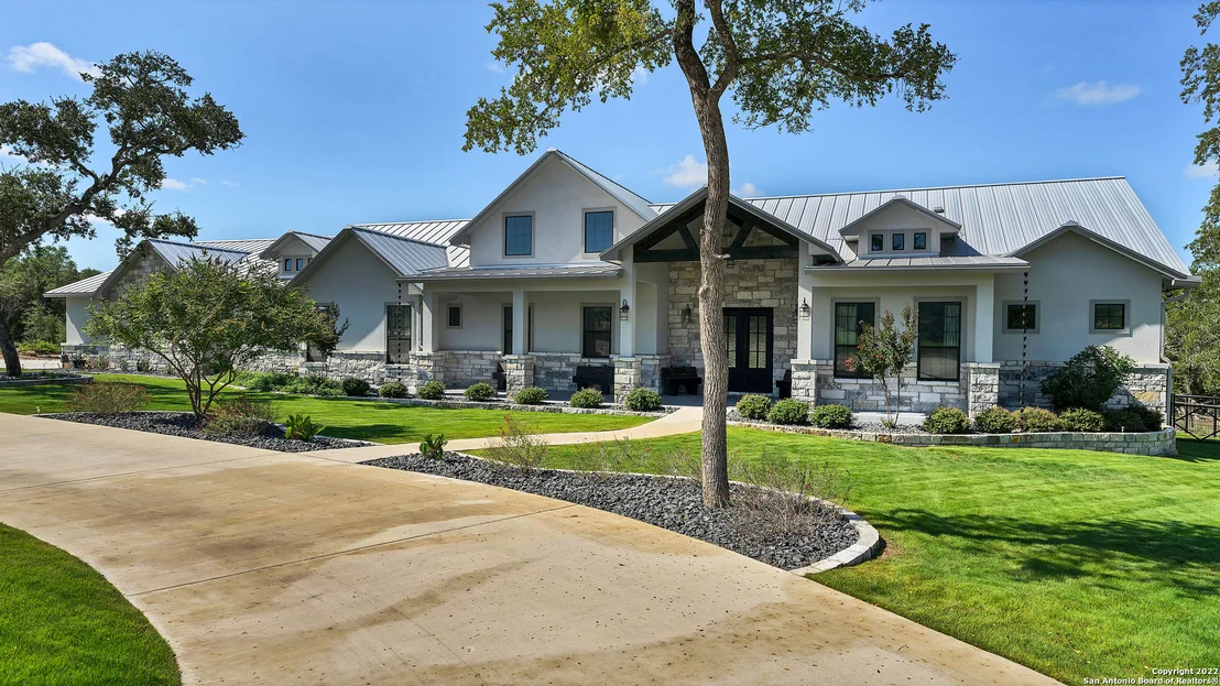 Photo of 1231 Smoky Loop Rd
