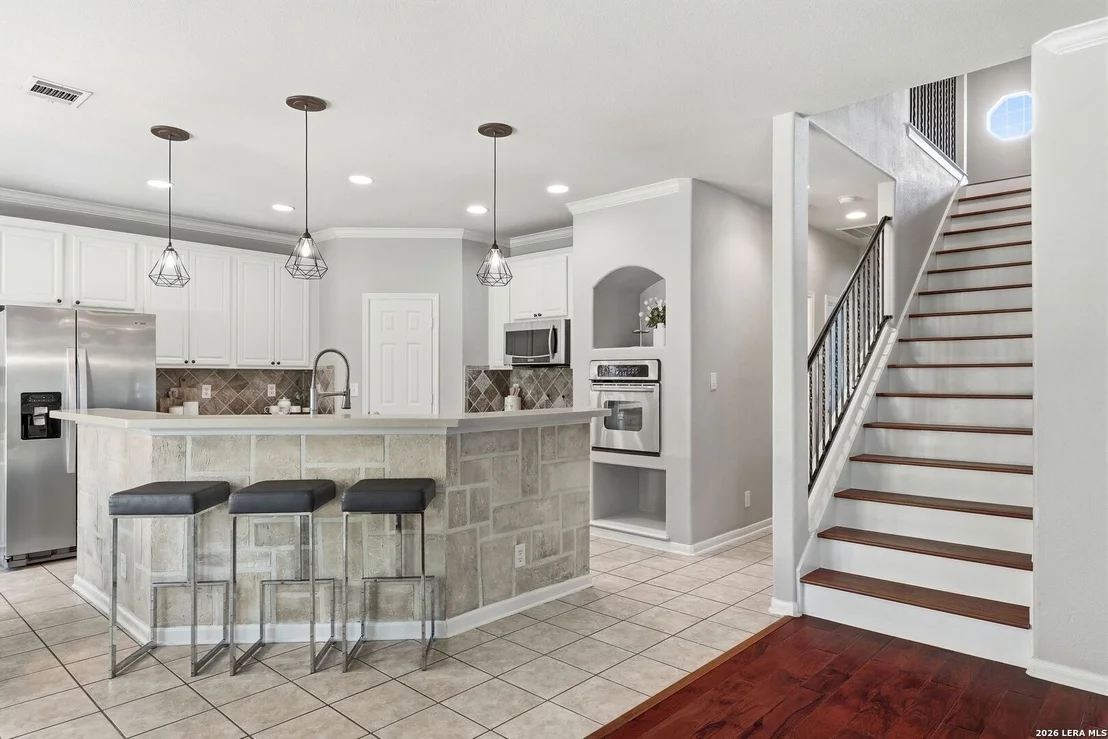 Photo of 831 Queens Oak