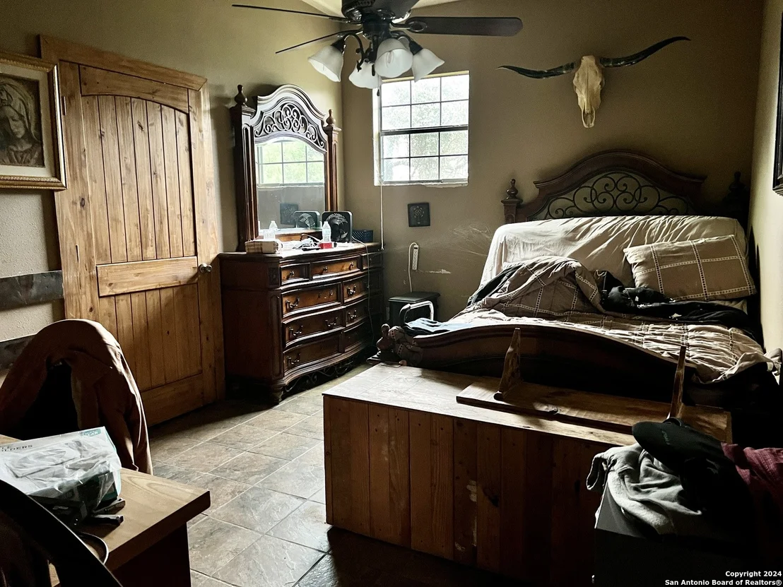Photo of 290 River Oaks