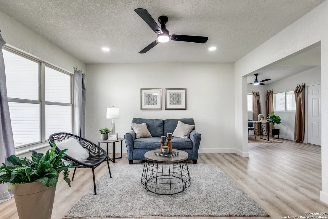 Photo of 115 Antrim Dr