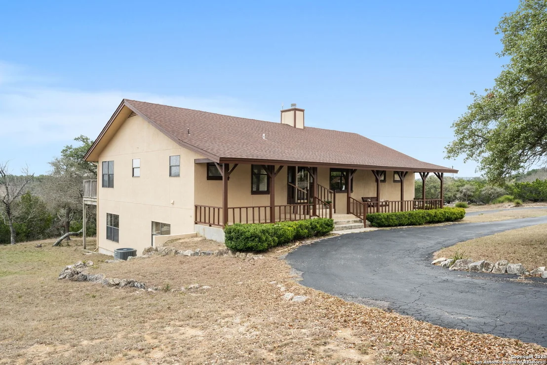 Photo of 404 Lake Side Circle