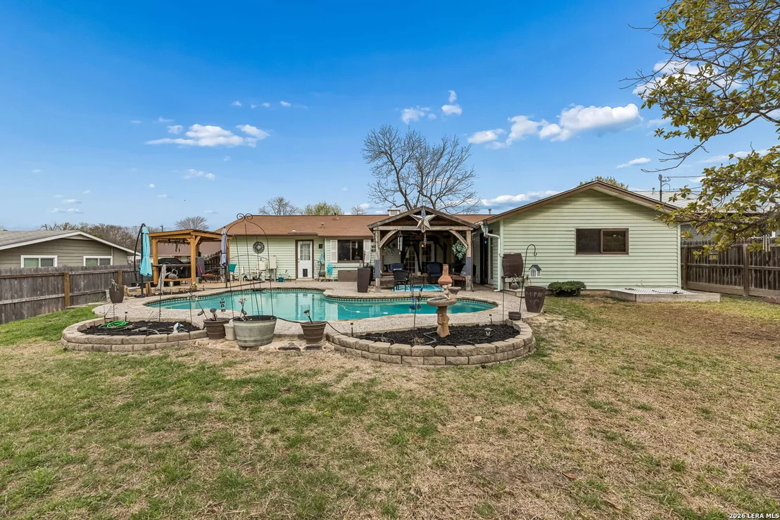 Photo of 218 Whispering Oaks