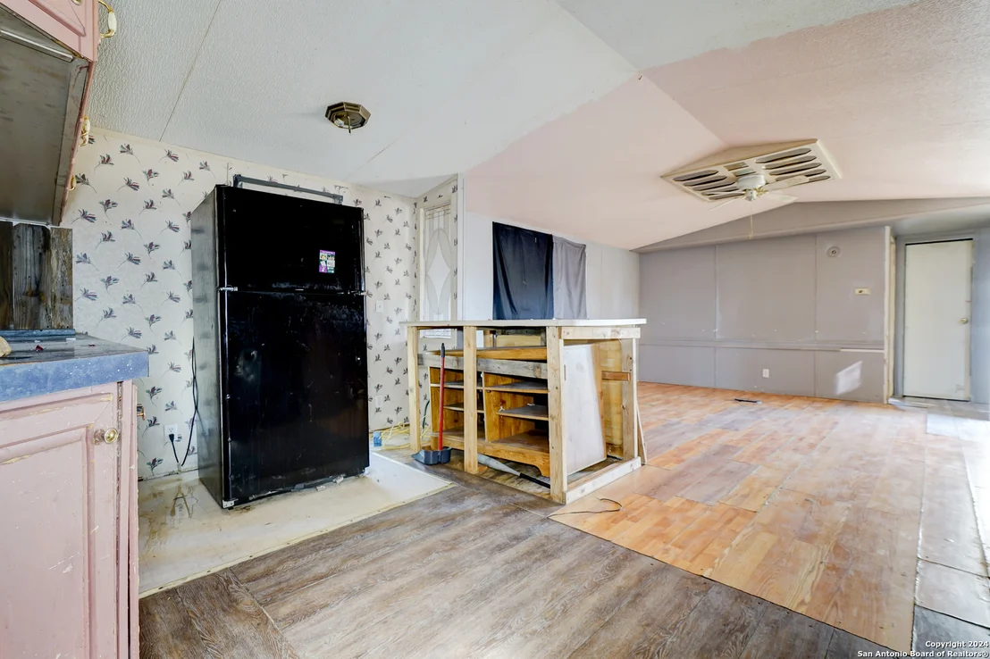 Photo of 1122 Valeria