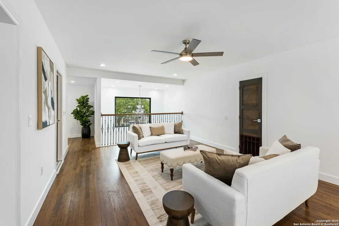 Photo of 114 CLOVERLEAF AVE