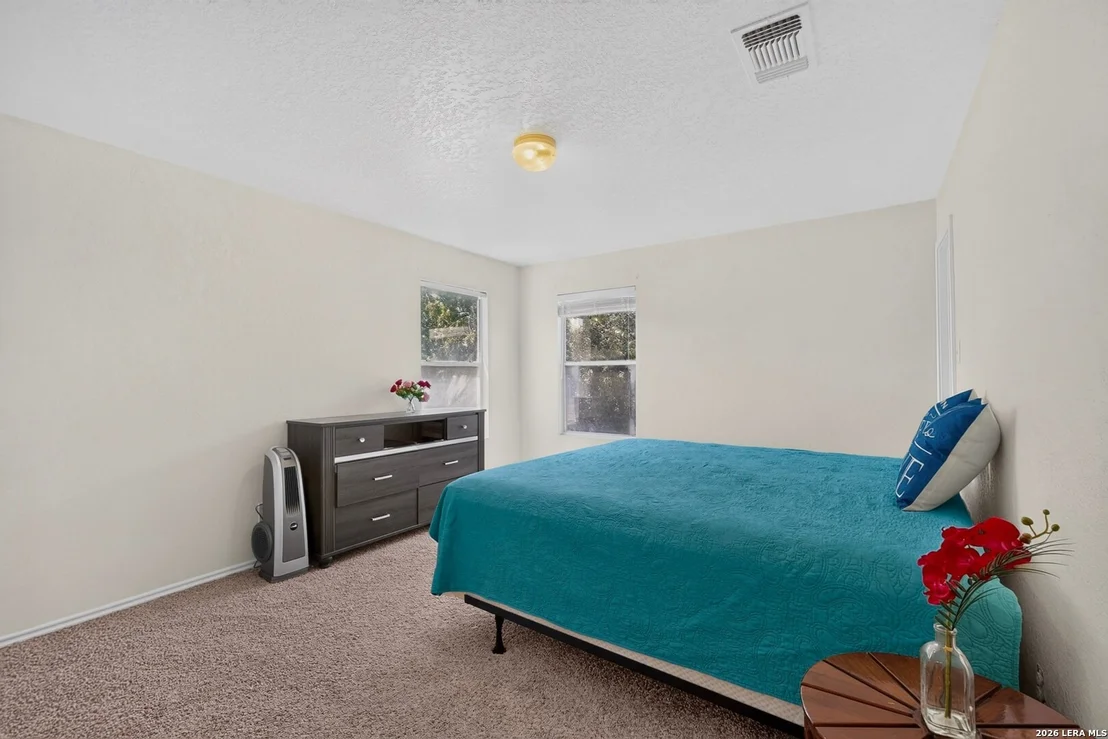 Photo of 633 NORTHGAP DR