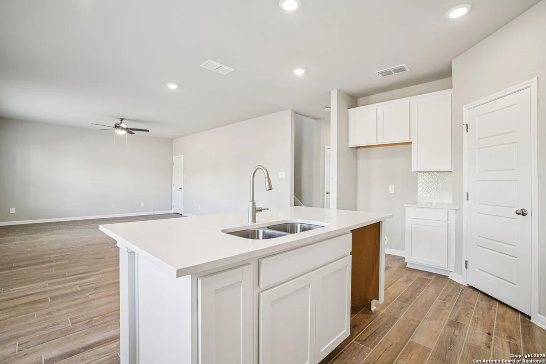 Photo of 10295 King Robert