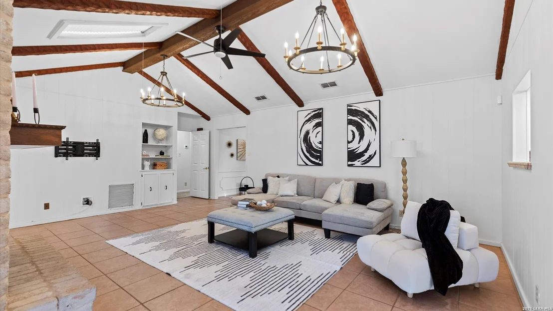 Photo of 425 Crestwind