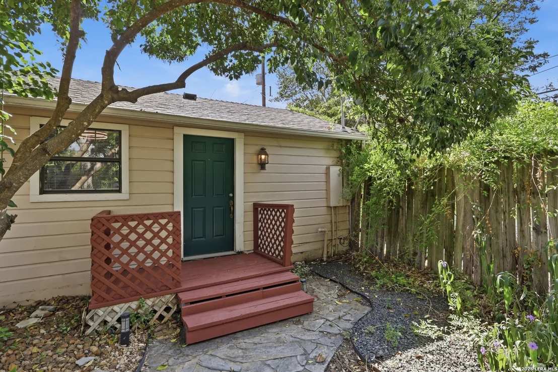 Photo of 336 NORTH DR