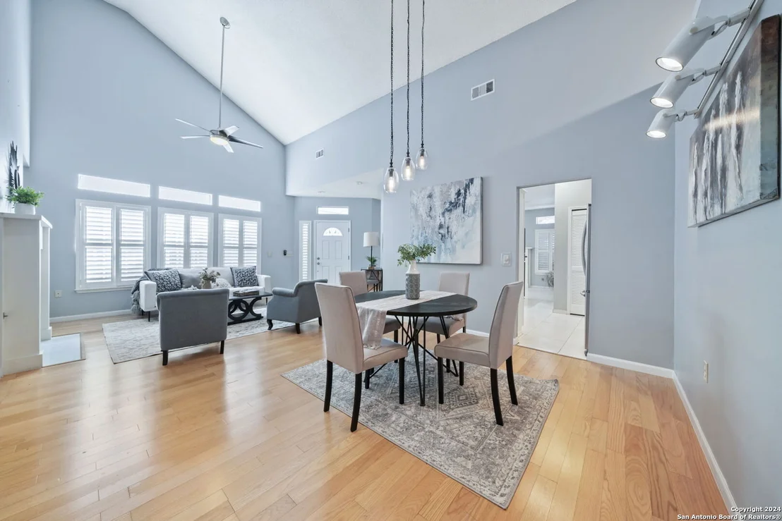 Photo of 2422 Pendant Oak