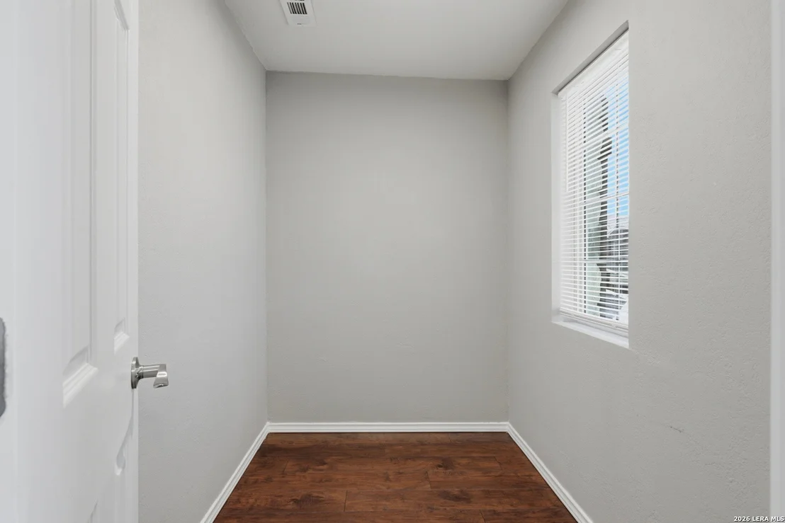 Photo of 493 Auburn Park