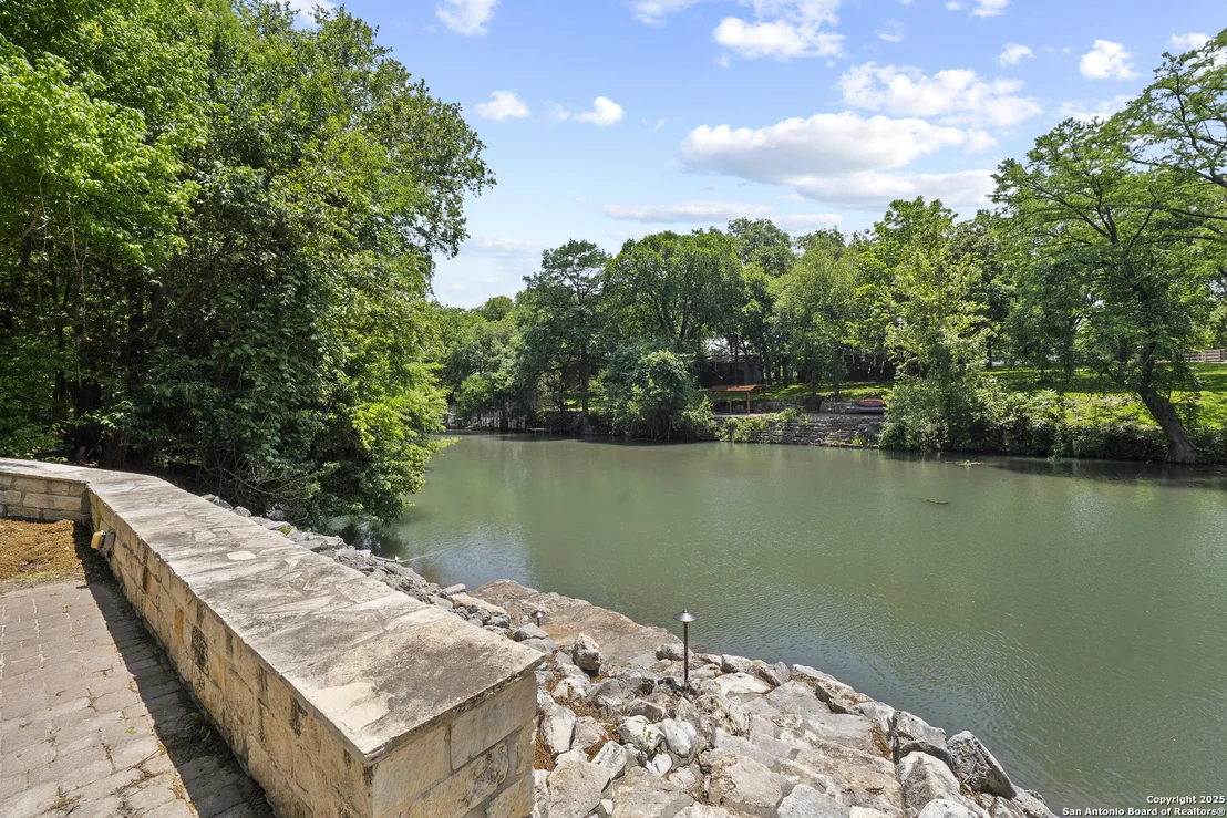 Photo of 1409 Edgewater Falls