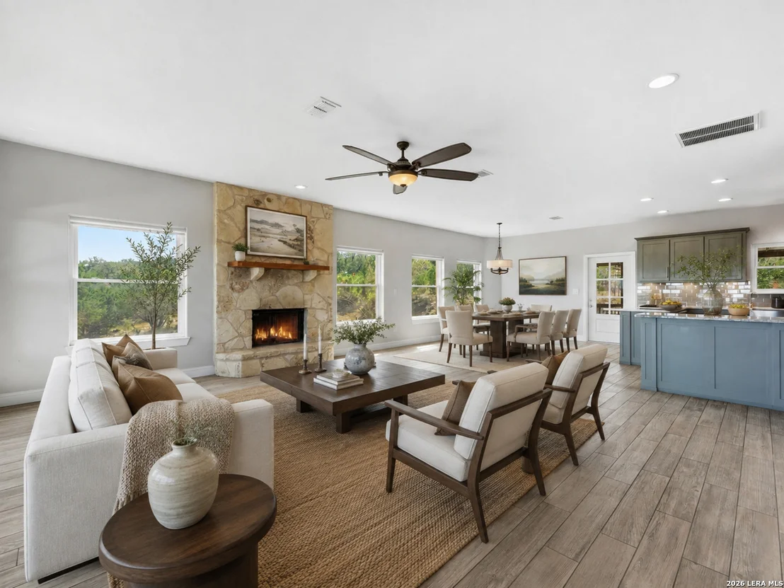 Photo of 412 Bear Springs Trl