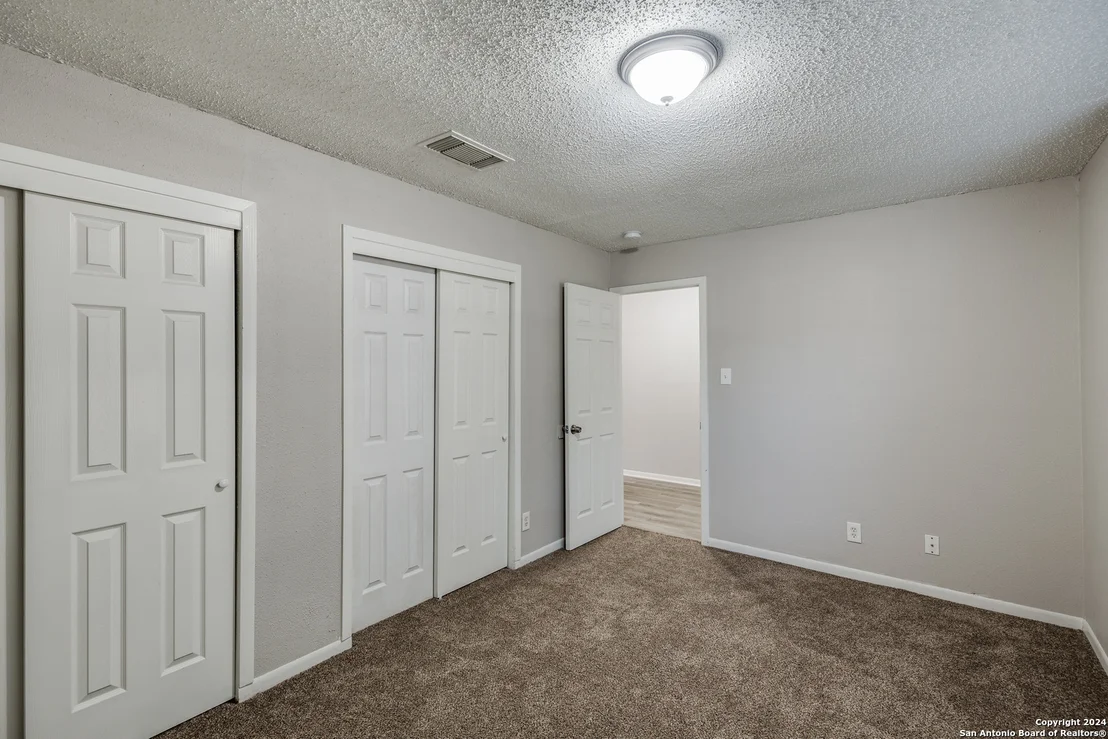 Photo of 8018 ROBBINS GLADE