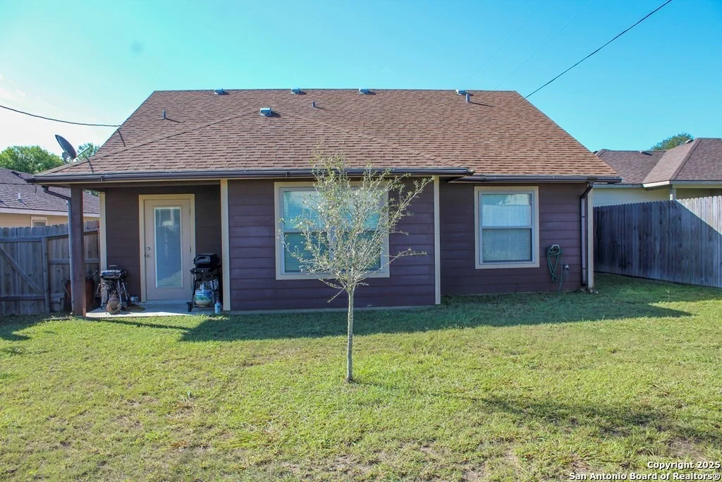 Photo of 906 W Bates