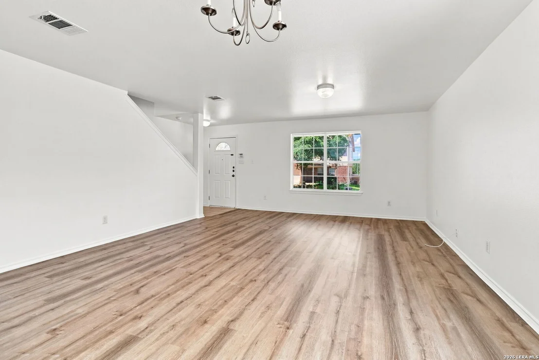 Photo of 934 MAGNOLIA Summit