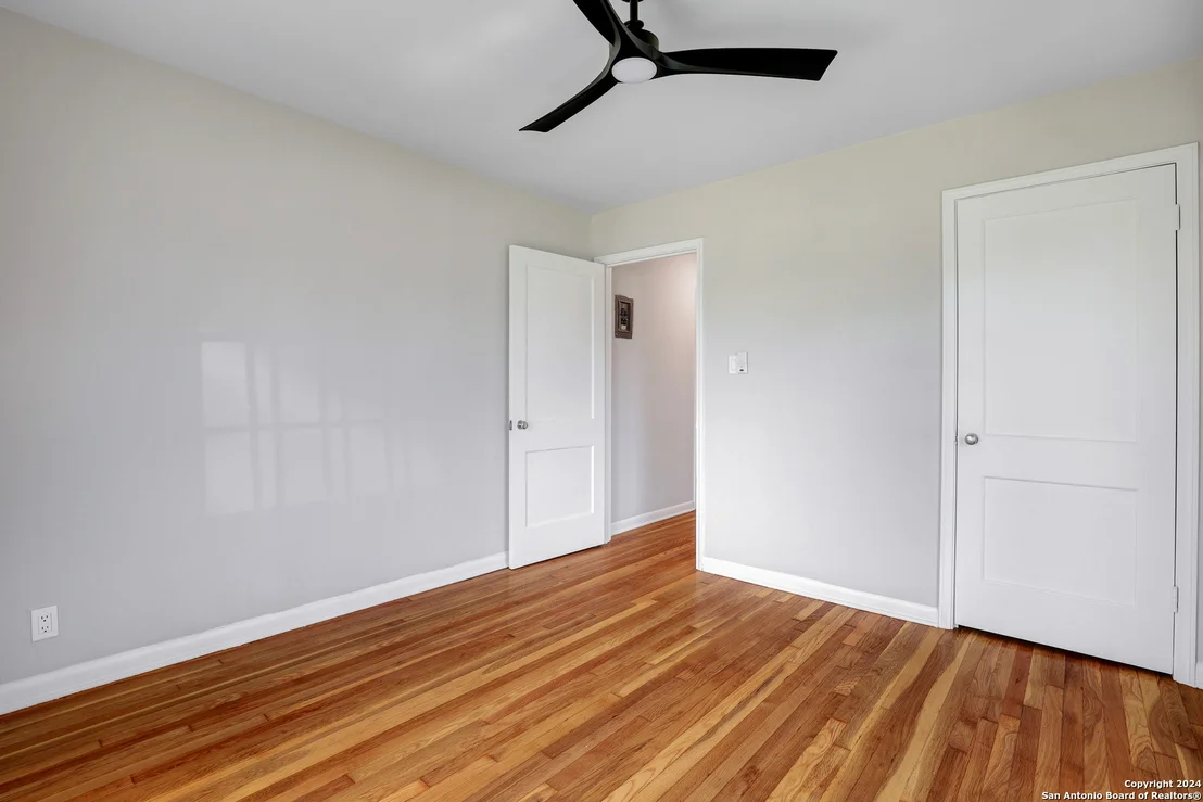 Photo of 327 SUMNER DR