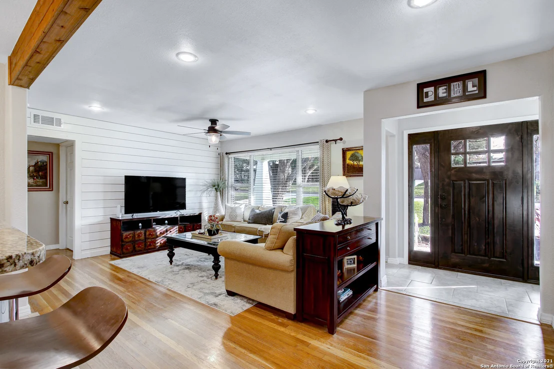 Photo of 327 BURNSIDE DR