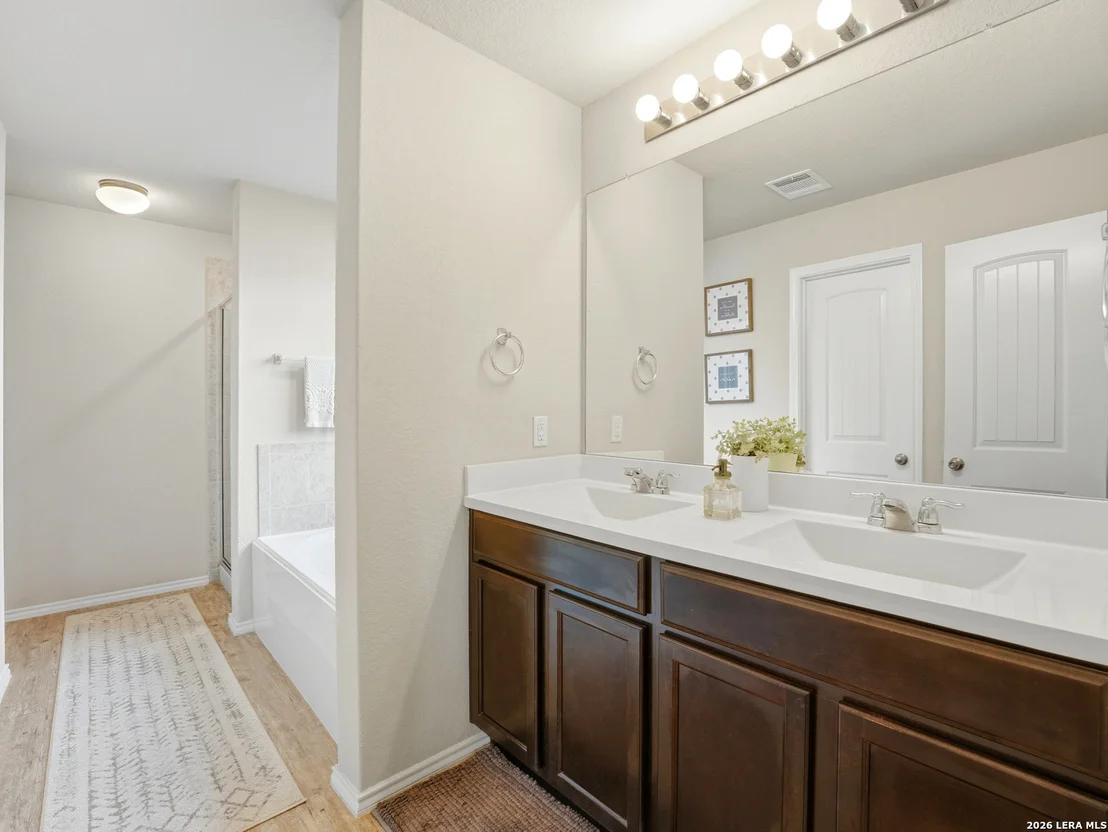 Photo of 32116 Macey Oak