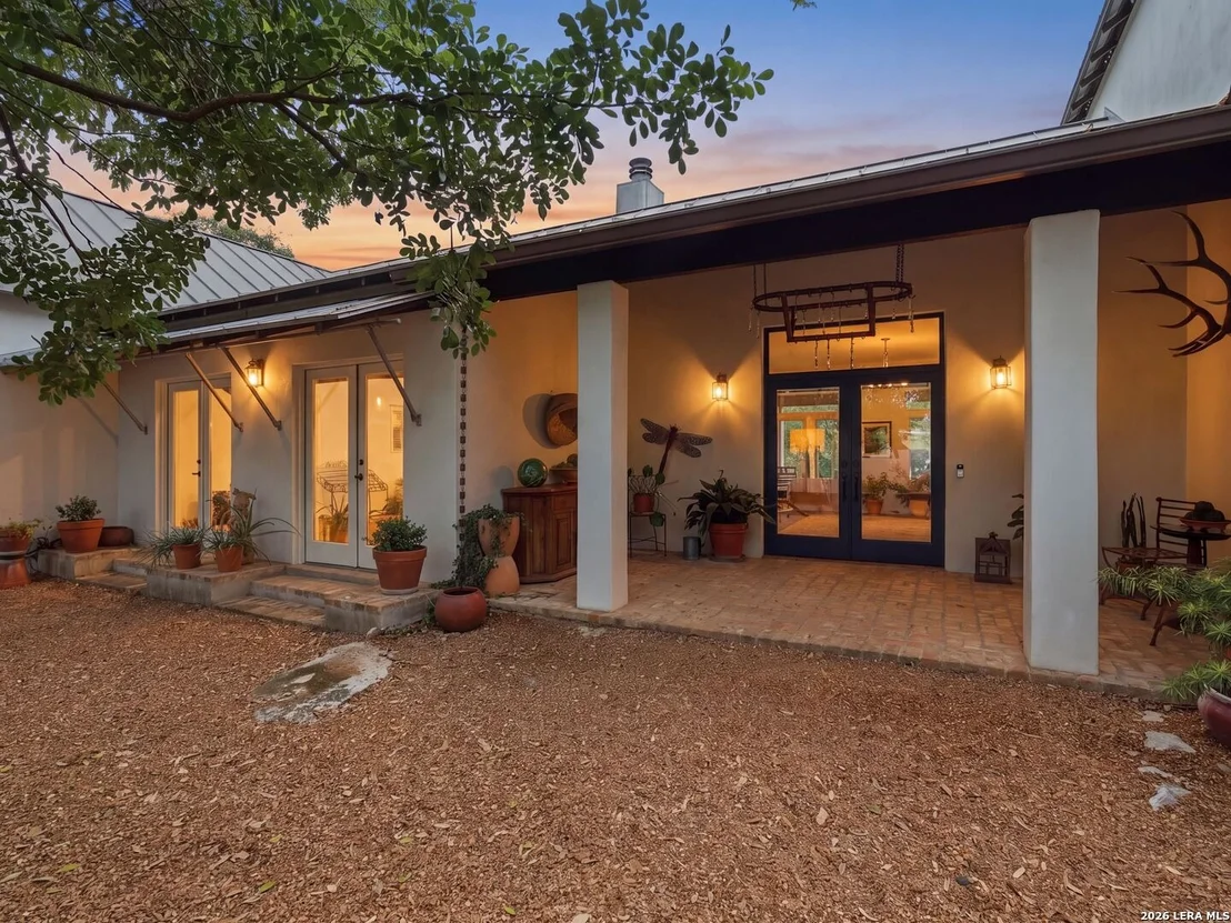 Photo of 2355 Oakland Bend