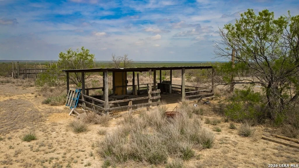 Photo of 801 Private Rd. 303