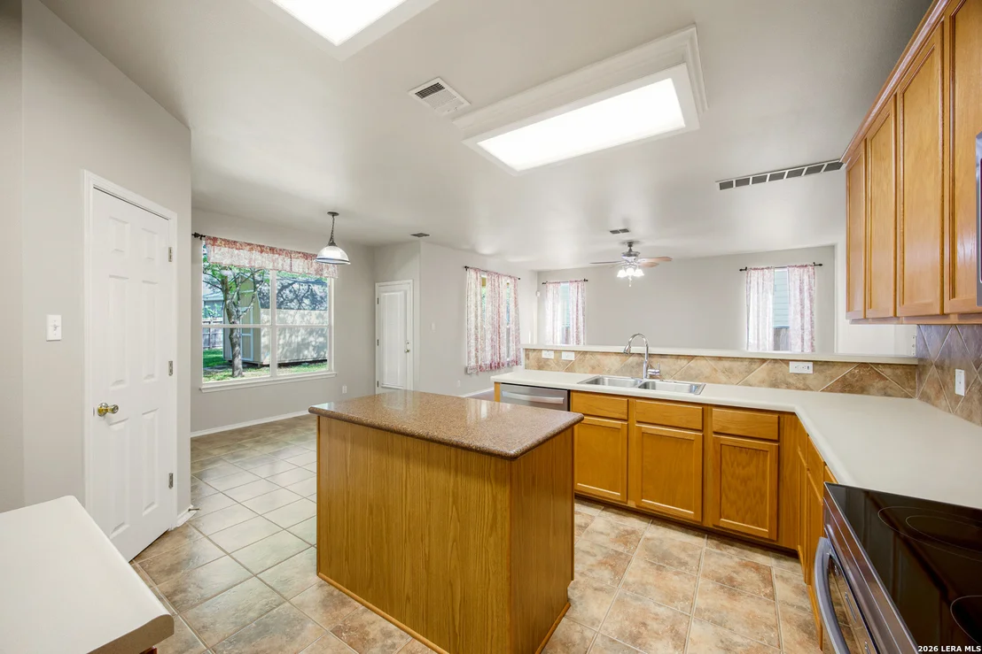 Photo of 17230 Darien Wing
