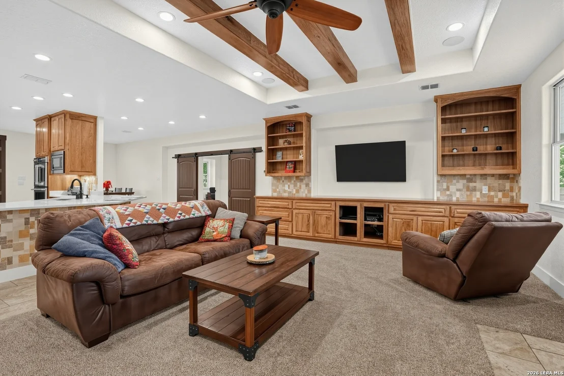 Photo of 105 OAK VIEW DR