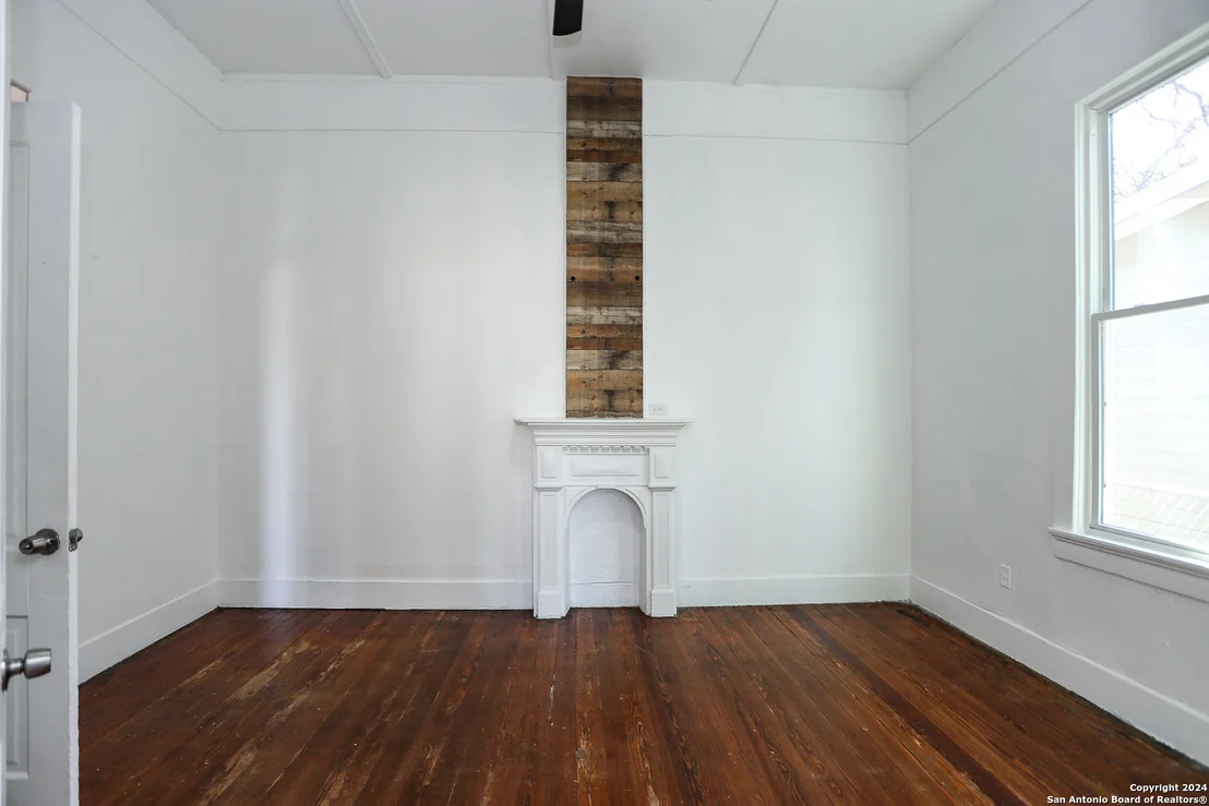 Photo of 602 OVERHILL DR