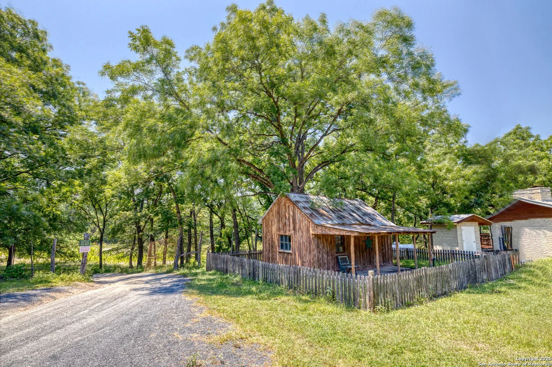 Photo of 90 Johnny Seibert Ln