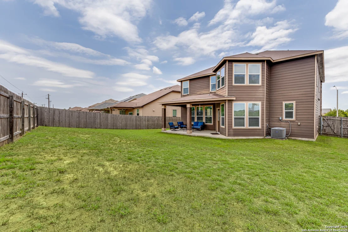 Photo of 524 LANDMARK OAK