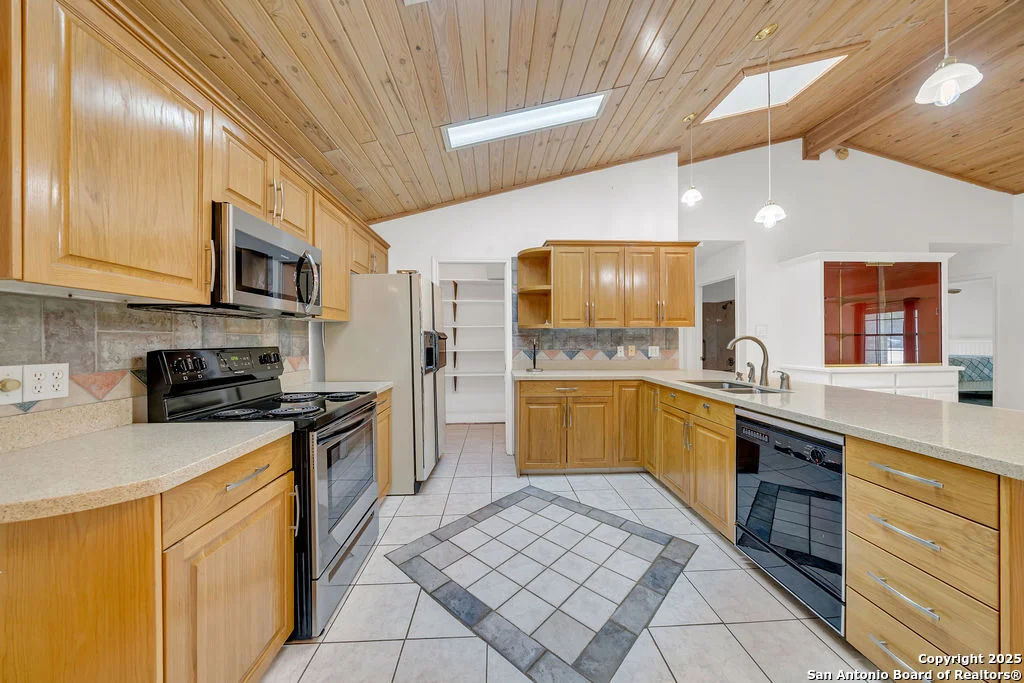 Photo of 301 Red Oak