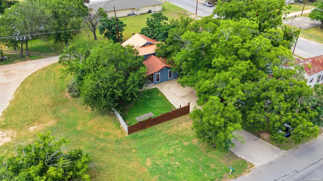 Photo of 606 E AUSTIN ST