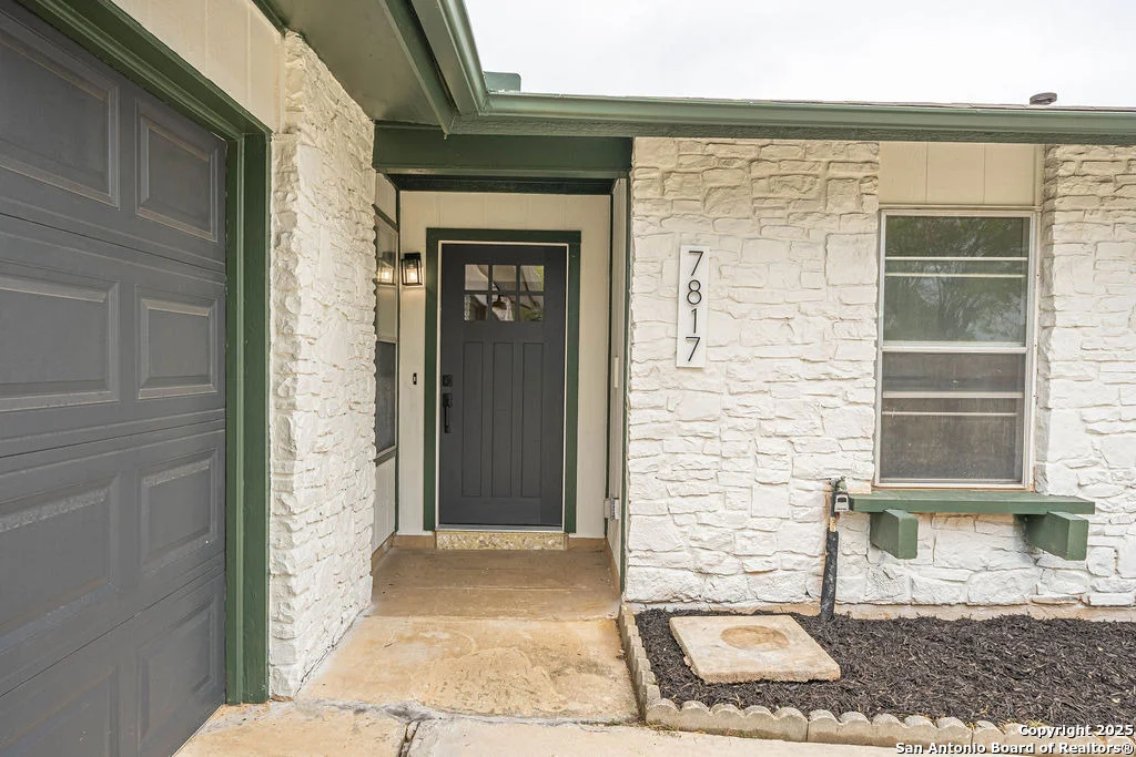 Photo of 7817 Hollow Oak