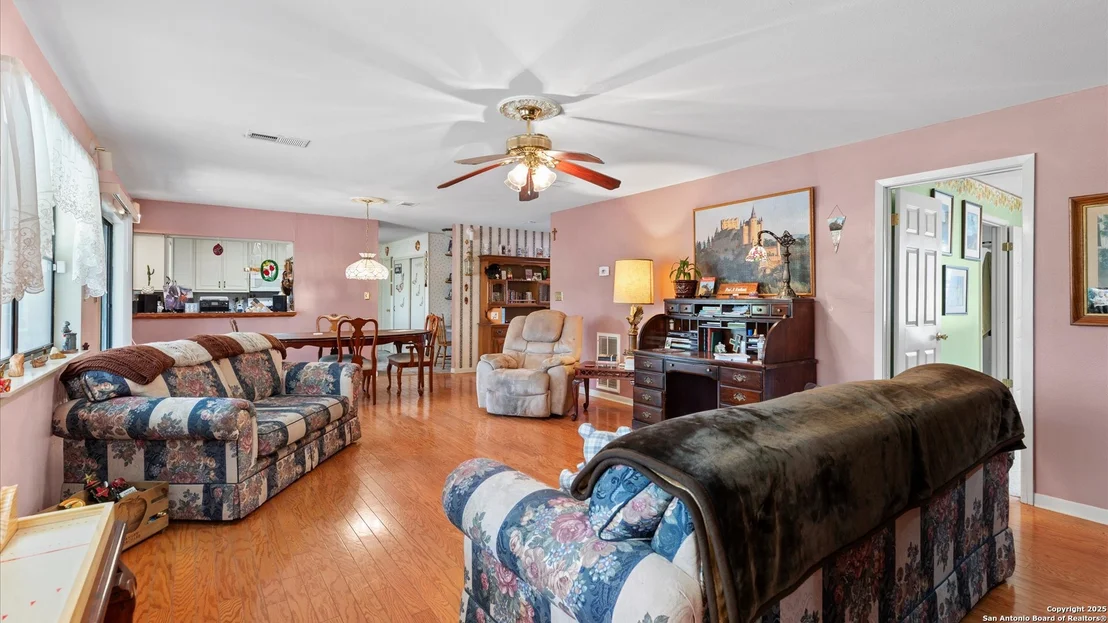 Photo of 949 Burges