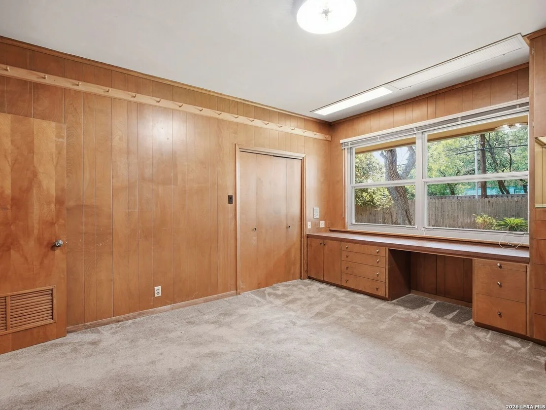 Photo of 122 LABURNUM DR