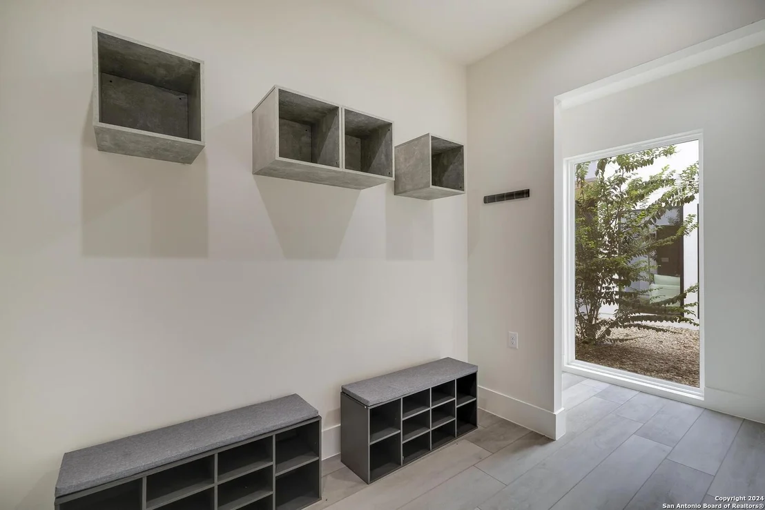 Photo of 25907 Morhiss Pt